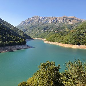 Černá Hora: Plužine - monastir Piva - okolo jezera Piva - Plužine