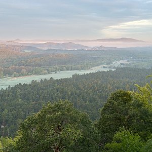 akam na vrcholu Drážeň (26.4.2024 5:46)