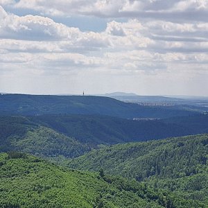 Peťa na vrcholu Alexandrova rozhledna (22.5.2022 12:24)