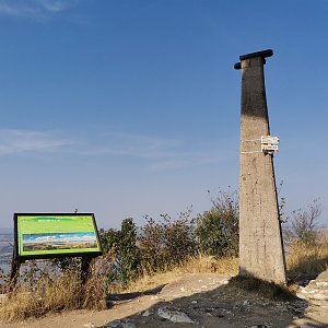 Šárka na vrcholu Děvín (1.9.2024 15:51)