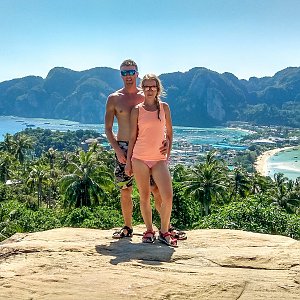 Jiří Králík na vrcholu Phi Phi viewpoint 3 (6.1.2019 14:16)