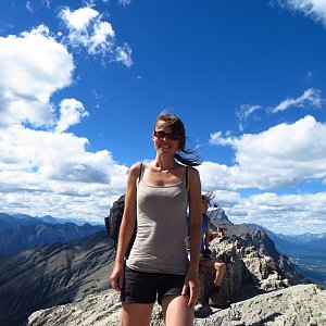 Iveta Válová na vrcholu Ha Ling Peak (24.7.2016 16:12)