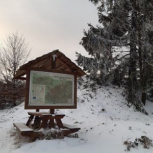 ZdenkaV na vrcholu Tesáček (12.1.2024)