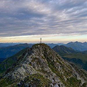 Martin Malý na vrcholu Großer Grießstein (7.8.2024 6:30)