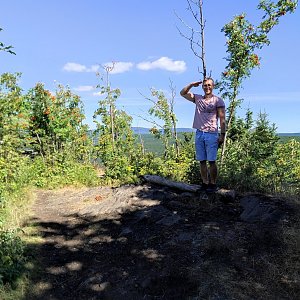 Daniel Orgoník na vrcholu Bukovec (7.8.2022 10:35)