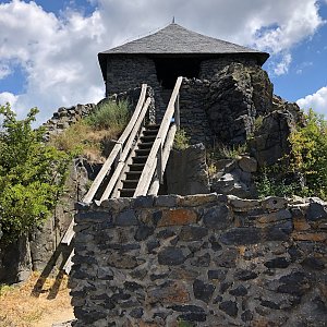 Radka D na vrcholu Salgó vára (hrad) (9.7.2022 11:48)