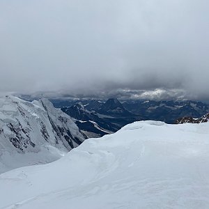 Tereza na vrcholu Signalkuppe / Punta Gnifetti (1.8.2023 12:00)