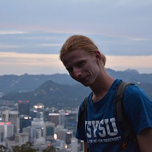 Adam Faldus na vrcholu Namsan (29.9.2023 18:18)