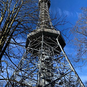 Jan Matiášek na vrcholu Petřín (5.2.2023 10:09)