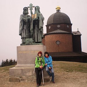 Vlasta a Zdena na vrcholu Radhošť (4.5.2018 17:25)