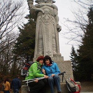 Vlasta a Zdena na vrcholu Radegast (4.5.2018 17:26)