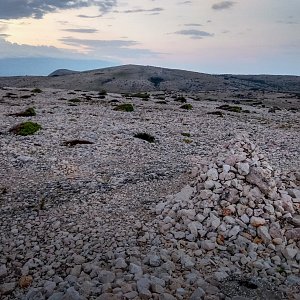 Jiří Králík na vrcholu Veli vrh (8.9.2018 6:26)