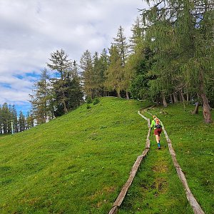 Anna na vrcholu Aflenzer Bürgeralm (5.7.2024 9:10)